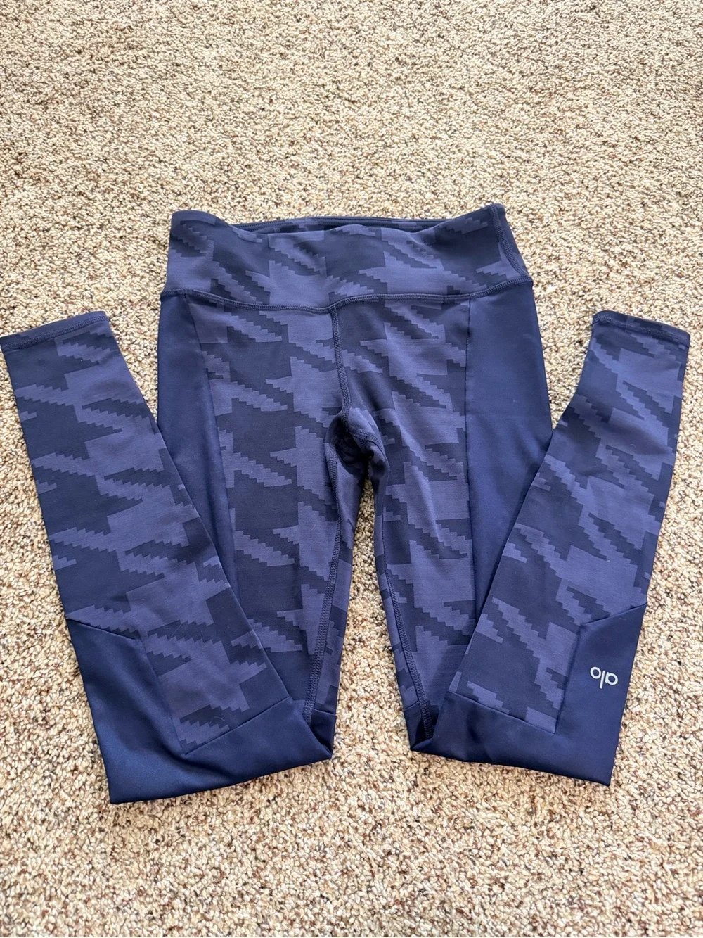 ALO Yoga Leggings Navy Blue Geometric Patterned Size M